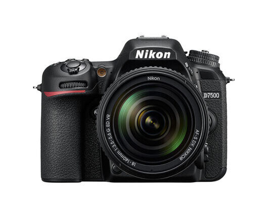 Nikon D7500 AF-S DX 18-140mm VR - 3 Jahre CH Garantie